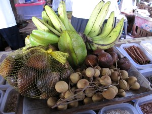 time to sample all these fruits!