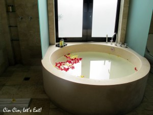 bath in master suite