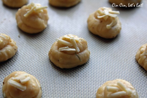 tea party 2013_garlic rosemary gougeres 2