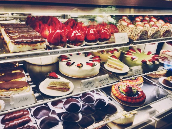 SB_andersen_display_cake