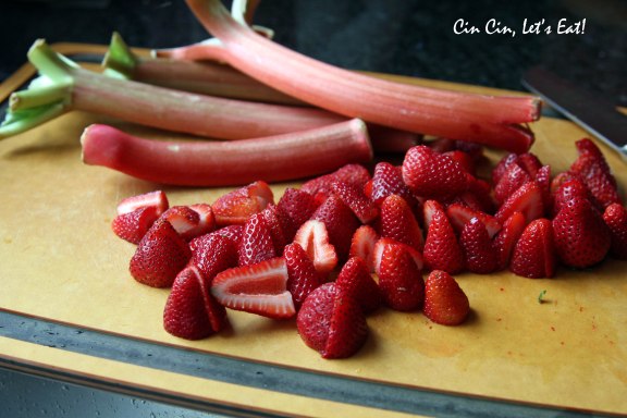 strawberry rhubarb crisp 1